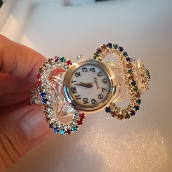 Quartz Watch - Picture 12 of 13